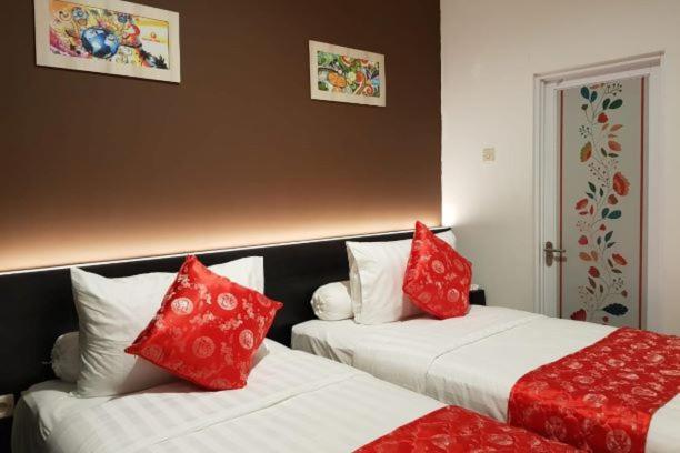 Fortune Front One Hotel Kendari Exterior foto