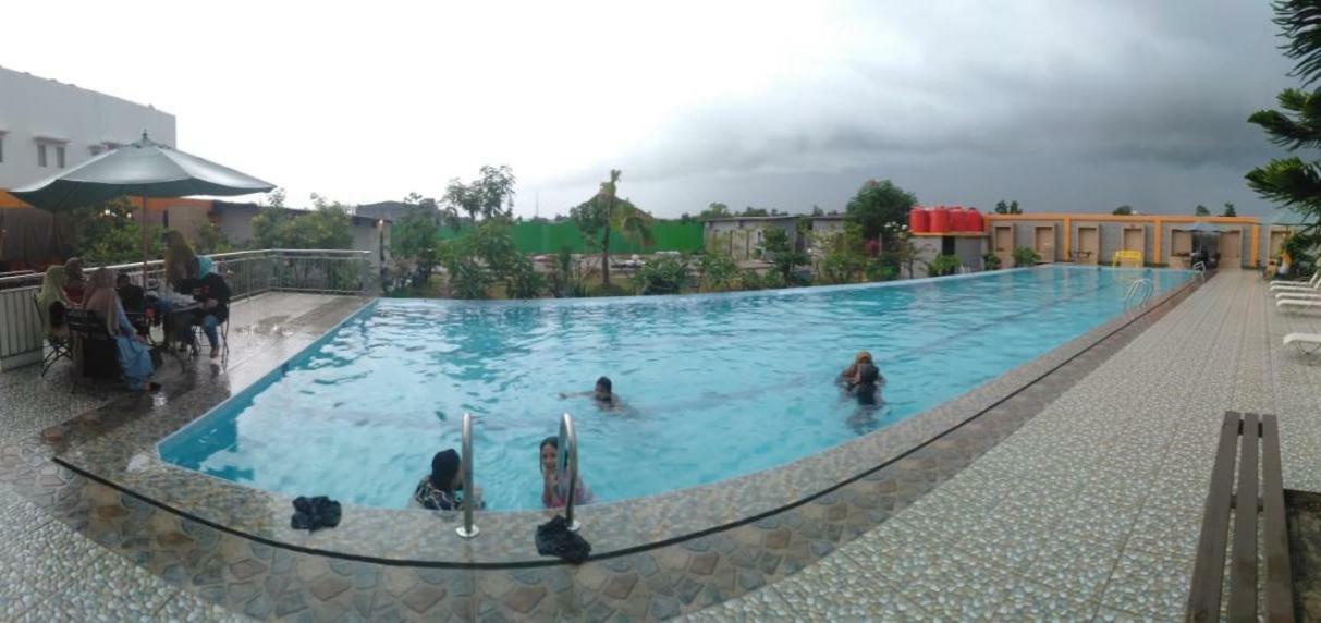 Fortune Front One Hotel Kendari Exterior foto