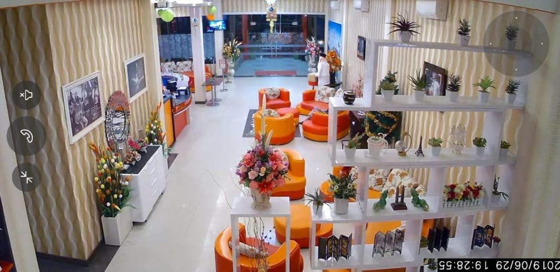 Fortune Front One Hotel Kendari Exterior foto