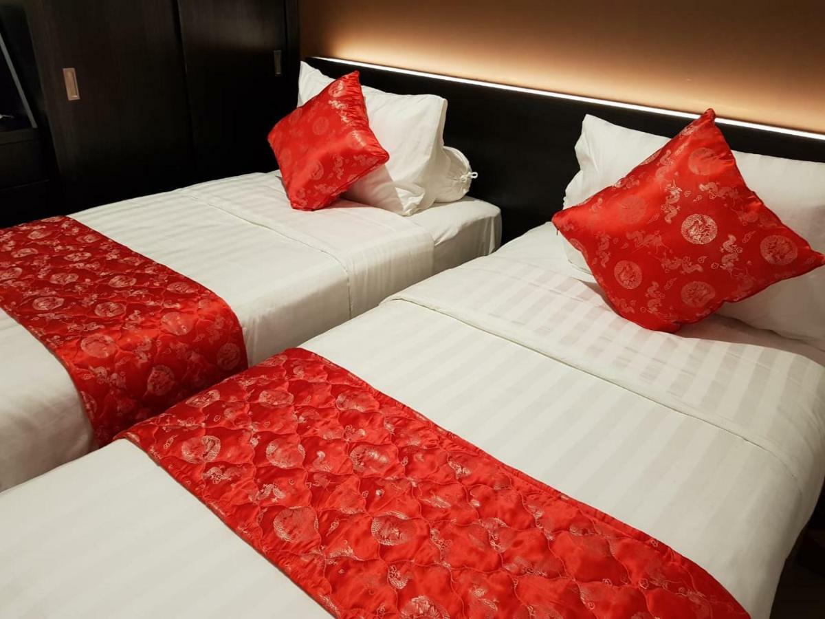 Fortune Front One Hotel Kendari Exterior foto